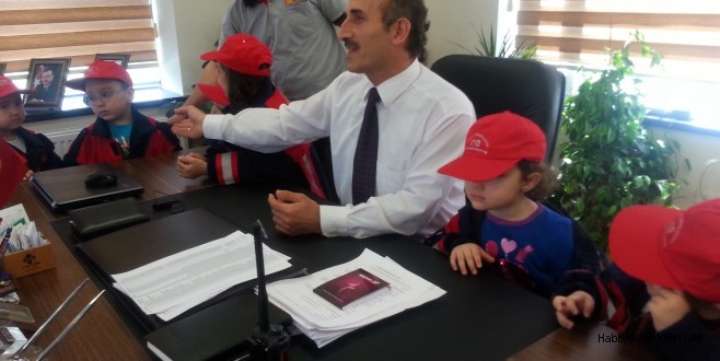 MİNİK İTFAİYECİLERDEN AĞABEYLERİNE ZİYARET