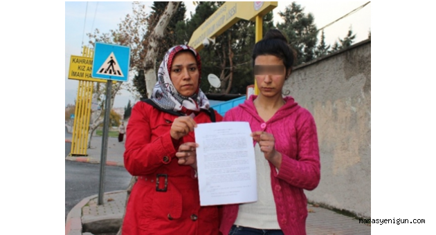 "okul Müdürü Kız Öğrencinin Elinde Sopa Kırdı" İddiası
