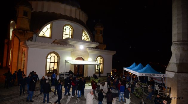 ONİKİŞUBAT’IN İKRAMLARI, KANDİL GECESİNİ TATLANDIRDI