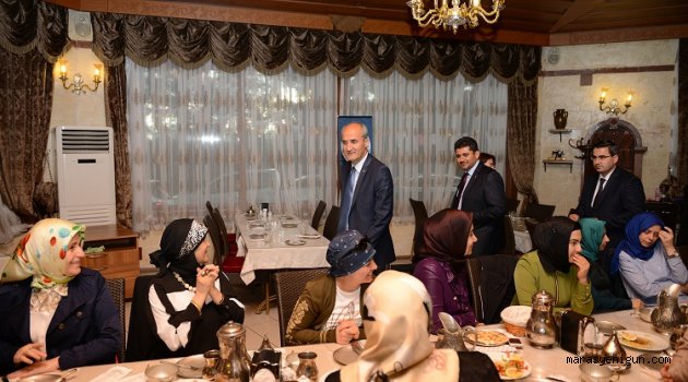 Sağlık Hizmetlerinin gülümseyen yüzü hemşireler