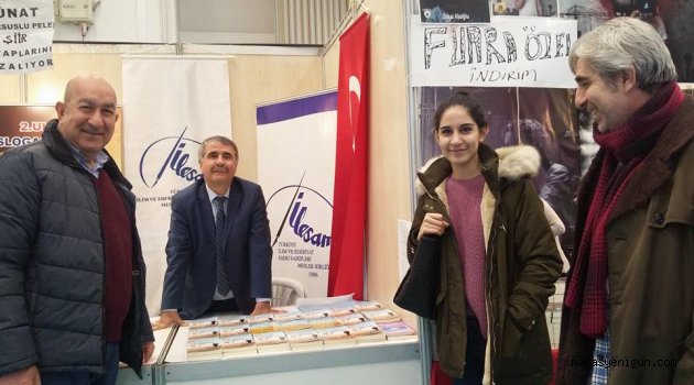 Şair Yazar Ahmet Sandal Ankara Kitap Fuarında Okurlarıyla Buluştu