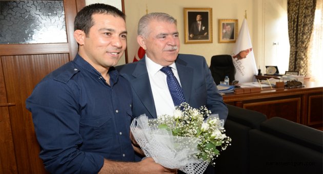 ŞAMPİYONDAN SPORSEVER BAŞKANA ZİYARET