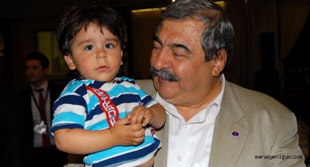 SANKO'NUN PATRONU İŞÇİSİYLE MUTLU.