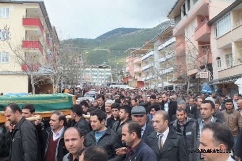SEVENLERİ ILICA CADDELERİNE SIĞMADI...