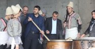 Agcalı'da Çetelere Yemek Verildi.
