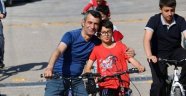 Babayla Oğlu Aynı Anda Pedal Çevirdi