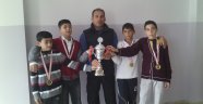 Badminton Şampiyonu Deniz Bitmiş Ortaokulu