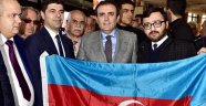 Bakan Ünal`a Azerbaycan Bayrağı Hediyesi