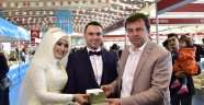 Başkan Erkoç’tan Yeni Çifte Kitap Hediye