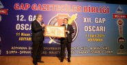 Başkan Güven'e bir ödülde Gap gazeteciler birliğinden geldi.