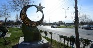 Başkan OKAY’ dan Şehide Anlamlı Anıt