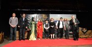 DELİ BAHAR, SALONU KAHKADAN KIRDI GEÇİRDİ