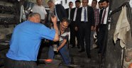 Demirci Ustalarıyla Demir Dövdü