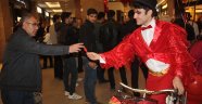 Eros sevgi oklarını Forum Gaziantep ziyaretçilerine fırlattı