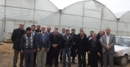GÜNEŞ ENERJİSİ İLE ISINAN SERALAR ÇİFTÇİLERİMİZE GEZDİRİLDİ…