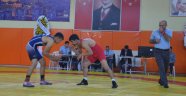 Güreş Seçmelerine 112 Öğrenci Katıldı