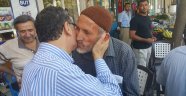 Güvenç:Türkoğlunda halkla kucaklaştı.