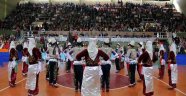 Halk oyunları görsel şölene dönüştü