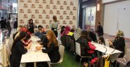 Kadınlar en güzel mumları yapmak için yarıştı
