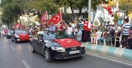 Kaski, Meydanları Boş Bırakmıyor