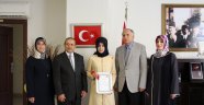 Kuran-I Güzel Okuyan Türkiye İkincisine Altın Takdimi