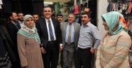 Mahir Ünal'ın yaşlı bir teyze ile sohbeti