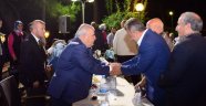 Makamlar, mevkiler gelip geçer. Önemli olan dostluklardır, gönül bağlarıdır