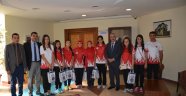 Olimpiyat Şampiyonu Sporcular Rektör Deveci’yi Ziyaret Etti