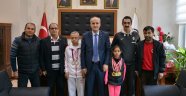 ŞAMPİYON SPORCULARDAN BAŞKAN OKAY’A ZİYARET
