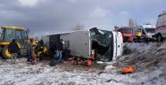 Trafik Kazasında Otobüste Sıkışan Yolcuları İtfaiyeciler Kurtardı