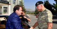 Tugay Komutanlığına İade-İ Ziyaret
