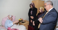 Vali Güvençer Huzurevini ziyaret etti