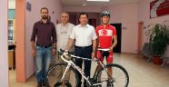 Veysel Gülmez Profesyonel Yol Bisikletine Kavuştu