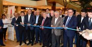 “Zamana direnen eller” sergileniyor