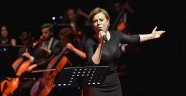 Zuhal Olcay Festival Açılışında Bursalıları Büyüledi