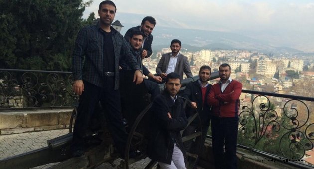 Tashih-i huruf kursundan mezun olan din görevlileri bir araya gelerek eski günleri yâd ettiler.