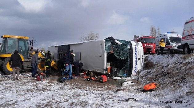 Trafik Kazasında Otobüste Sıkışan Yolcuları İtfaiyeciler Kurtardı
