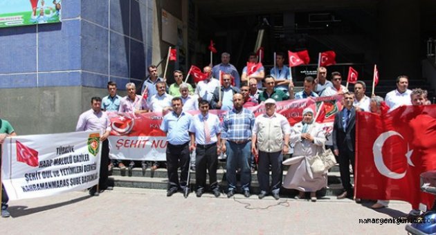 Türk Bayrağının İndirilmesine Tepki