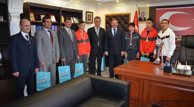 Türkiye Şampiyonu Güreşçilerden Başkan Aydın’a Ziyaret