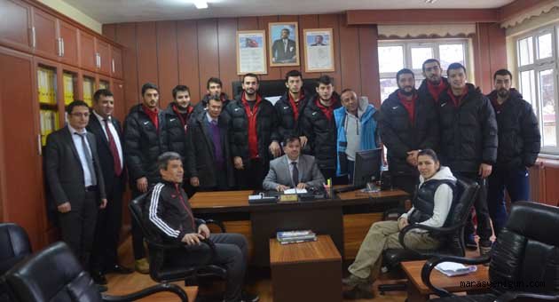 Voleybolcular miniklerle kaynaştı