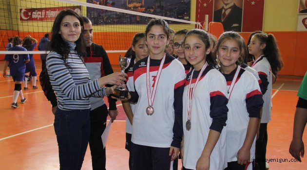 Voleybol'un Yıldızları Seçildi