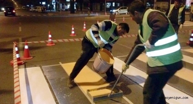 YOL ÇİZGİLERİ YENİLENİYOR